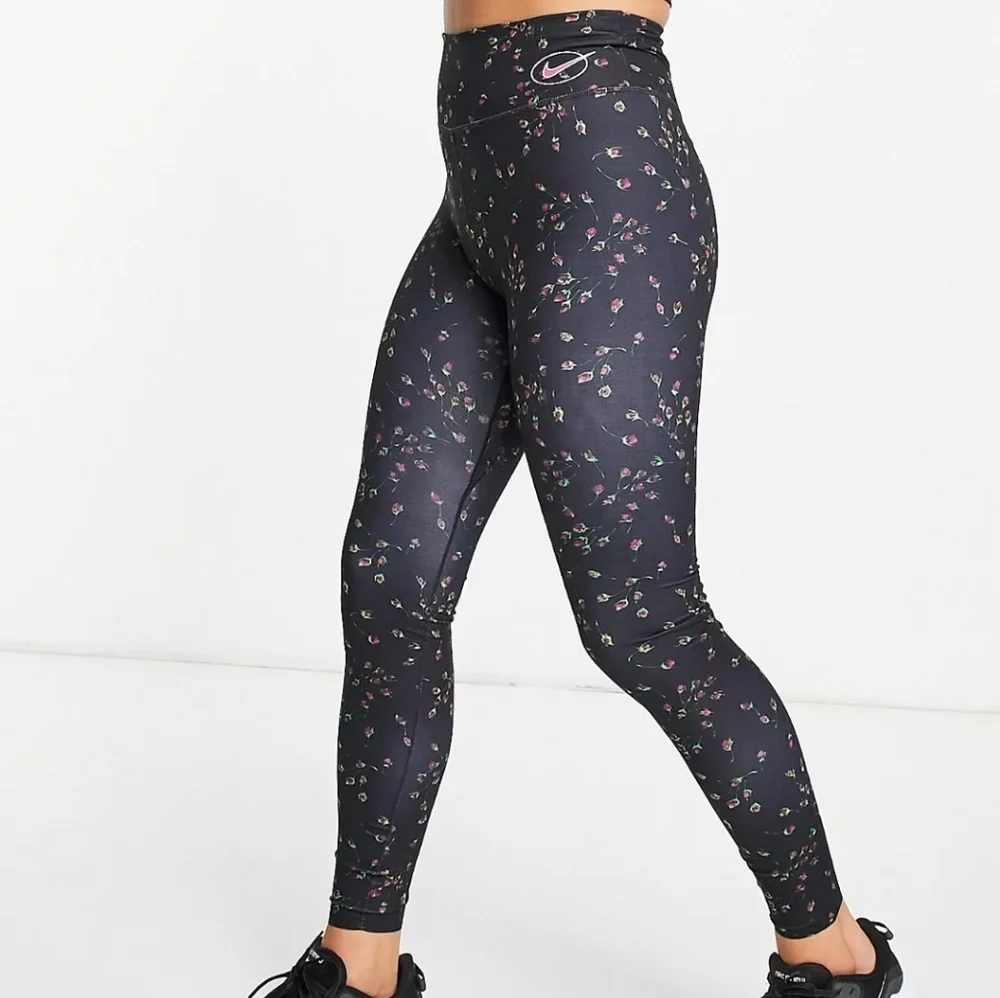 NEW! Nike Black Floral High-Waist Leggings - Size M